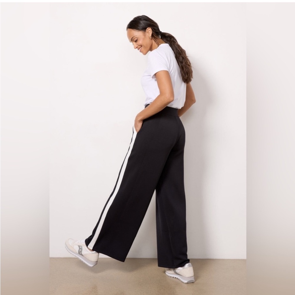 SPANX® AirEssentials Striped Spanx Striped Track Pant in Veryblack Size 2X
